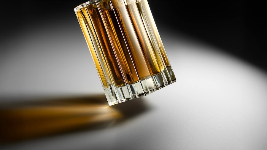 Satin, Lacquered or Blown Glass: Which Finish for a Premium Perfume Bottle?